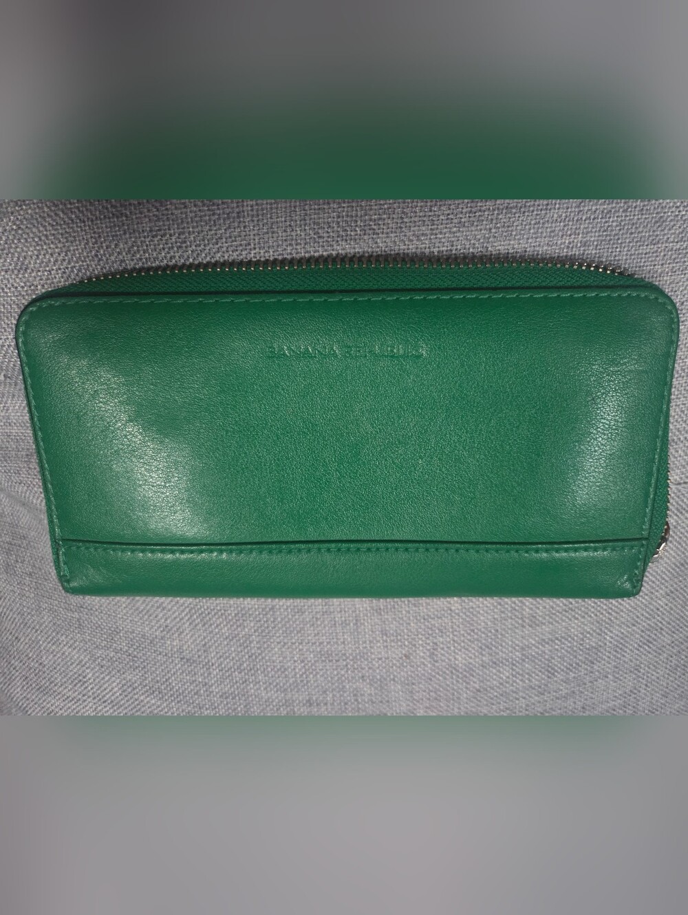 Banana Republic Emerald Green Zip Wallet Bin Z